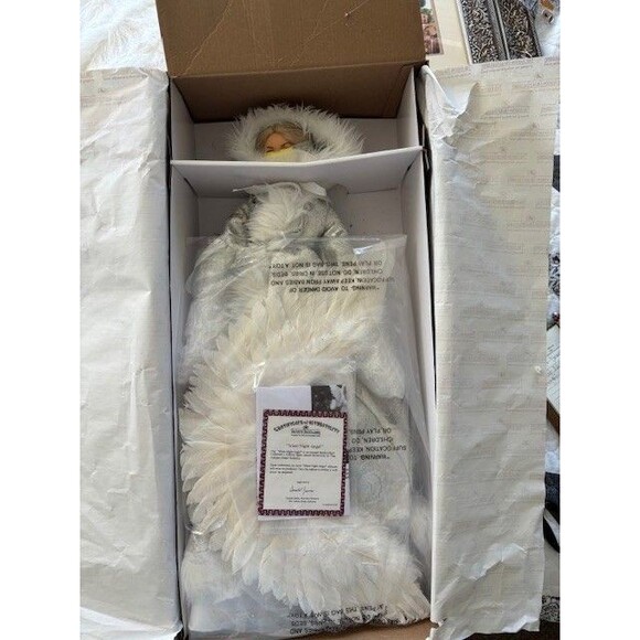 Ashton Drake Illuminated "Silent Night" Poseable Musical Angel Doll Christmas - Picture 6 of 8